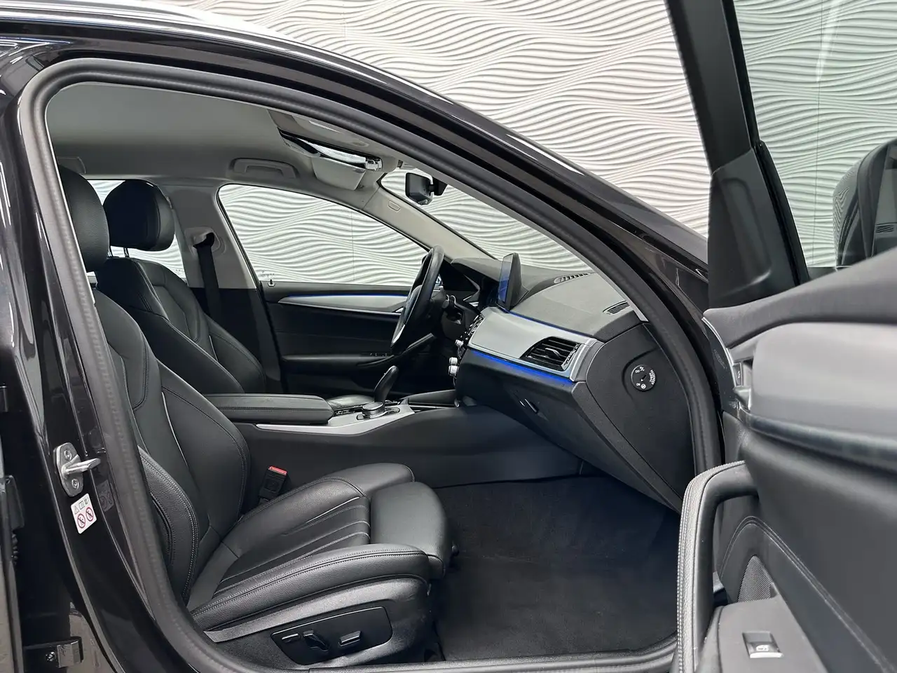 BMW 530 530e*PHEV*NAVI*SPORTZTLS*ZTLVW.*LED*LAGE BIV!*, миниатюра 21