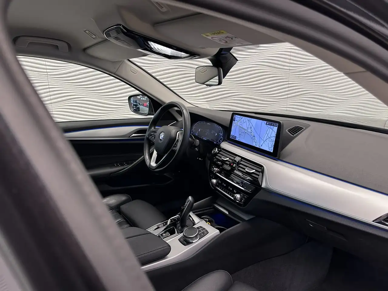 BMW 530 530e*PHEV*NAVI*SPORTZTLS*ZTLVW.*LED*LAGE BIV!*, миниатюра 18