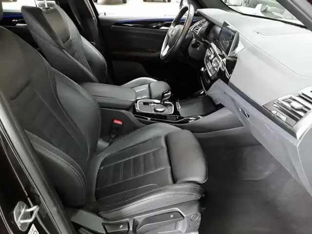 BMW X3 view 11