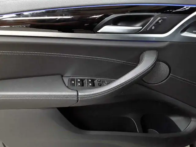 BMW X3 view 4
