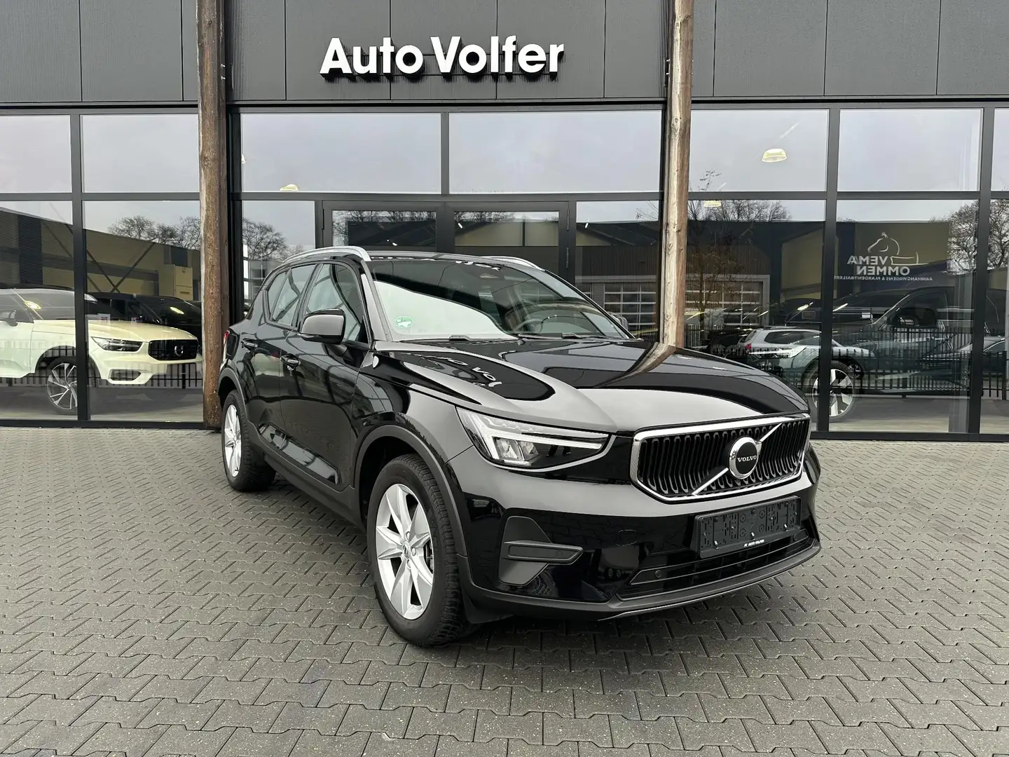 Volvo XC40 2.0 B3 Core ACC|CAM|pilot assist Zwart - 1
