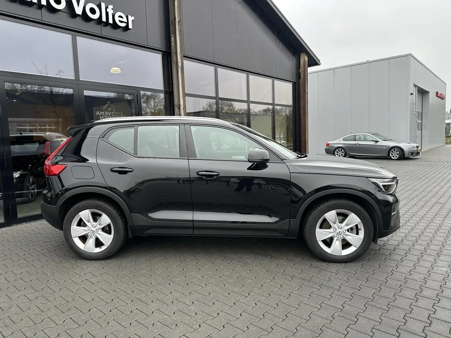 Volvo XC40 2.0 B3 Core ACC|CAM|pilot assist Zwart - 2