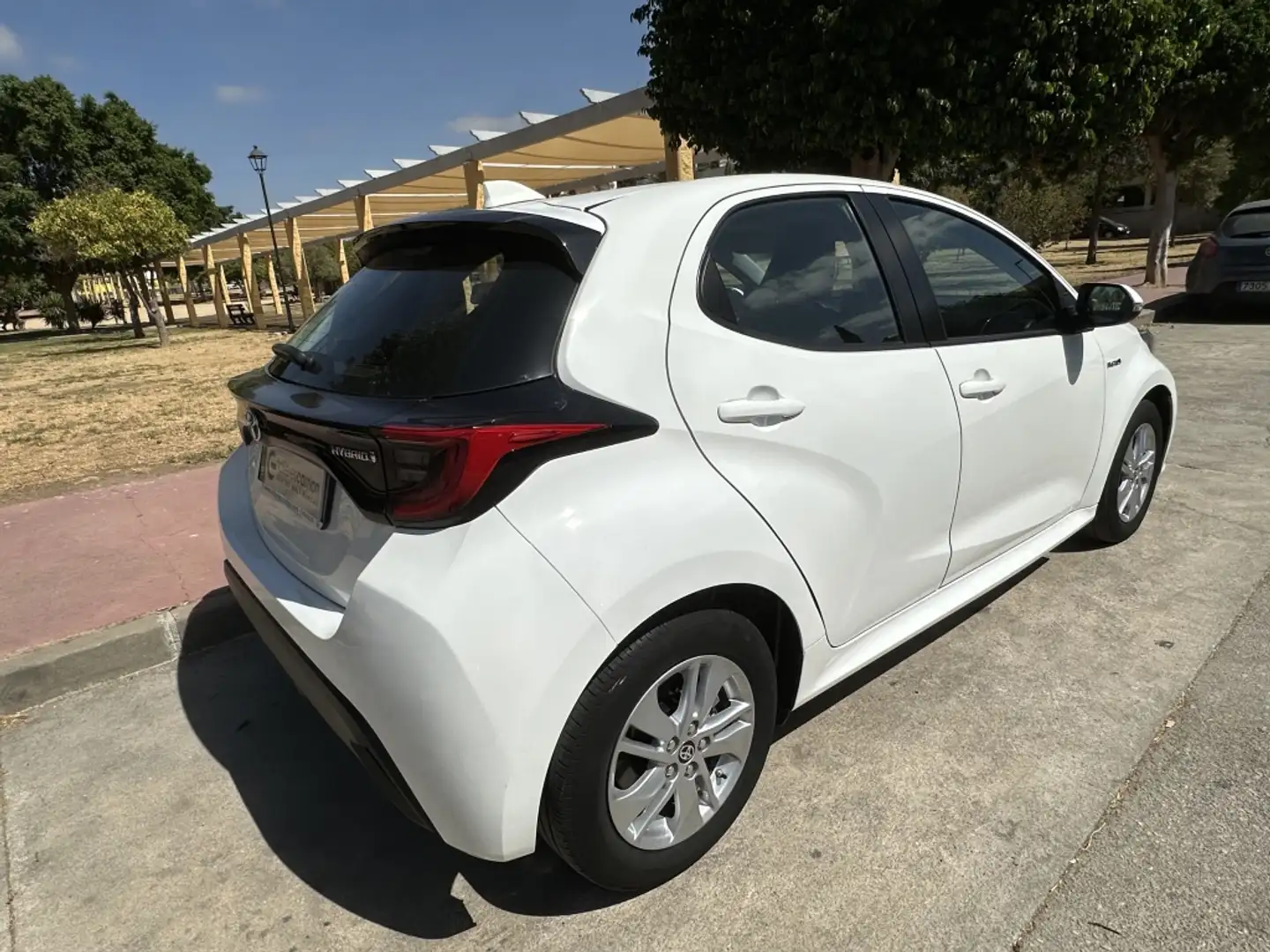 Toyota Yaris 120H 1.5 Active Tech Blanco - 2