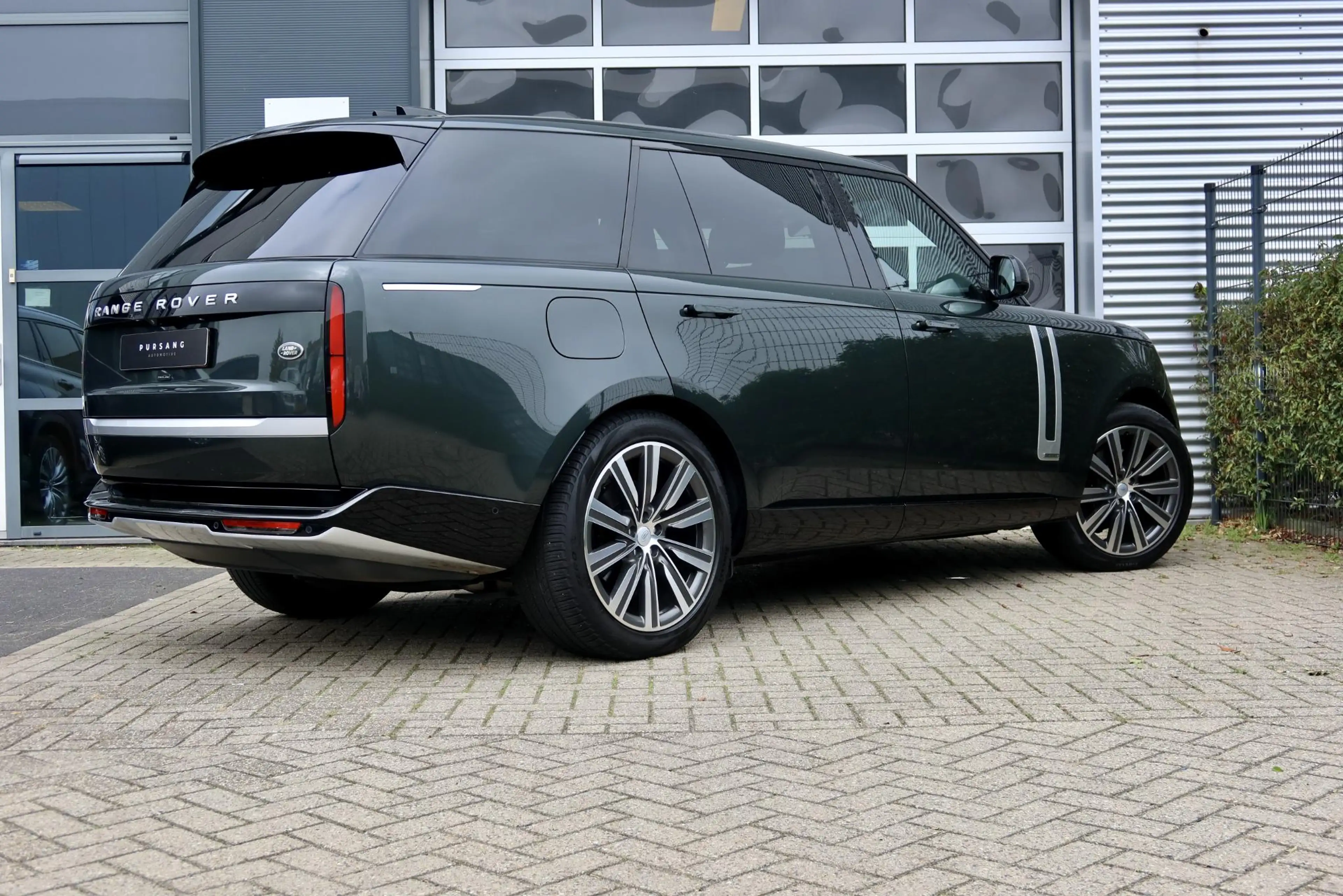 Land Rover Range Rover D350 LWB Autobiography 7p. Belgravia Green | Cogna — photo 2