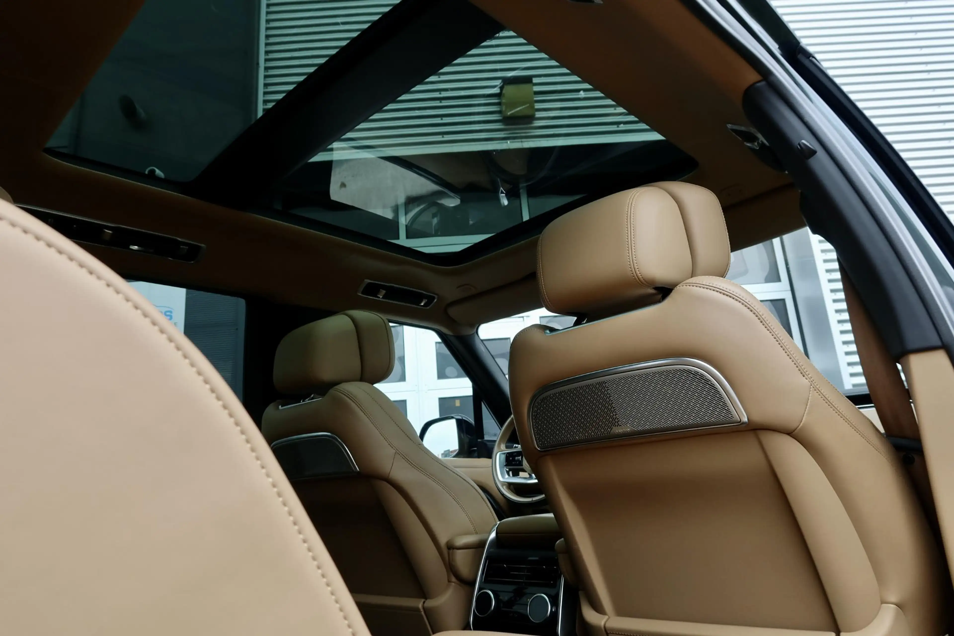 Land Rover Range Rover D350 LWB Autobiography 7p. Belgravia Green | Cogna — photo 10