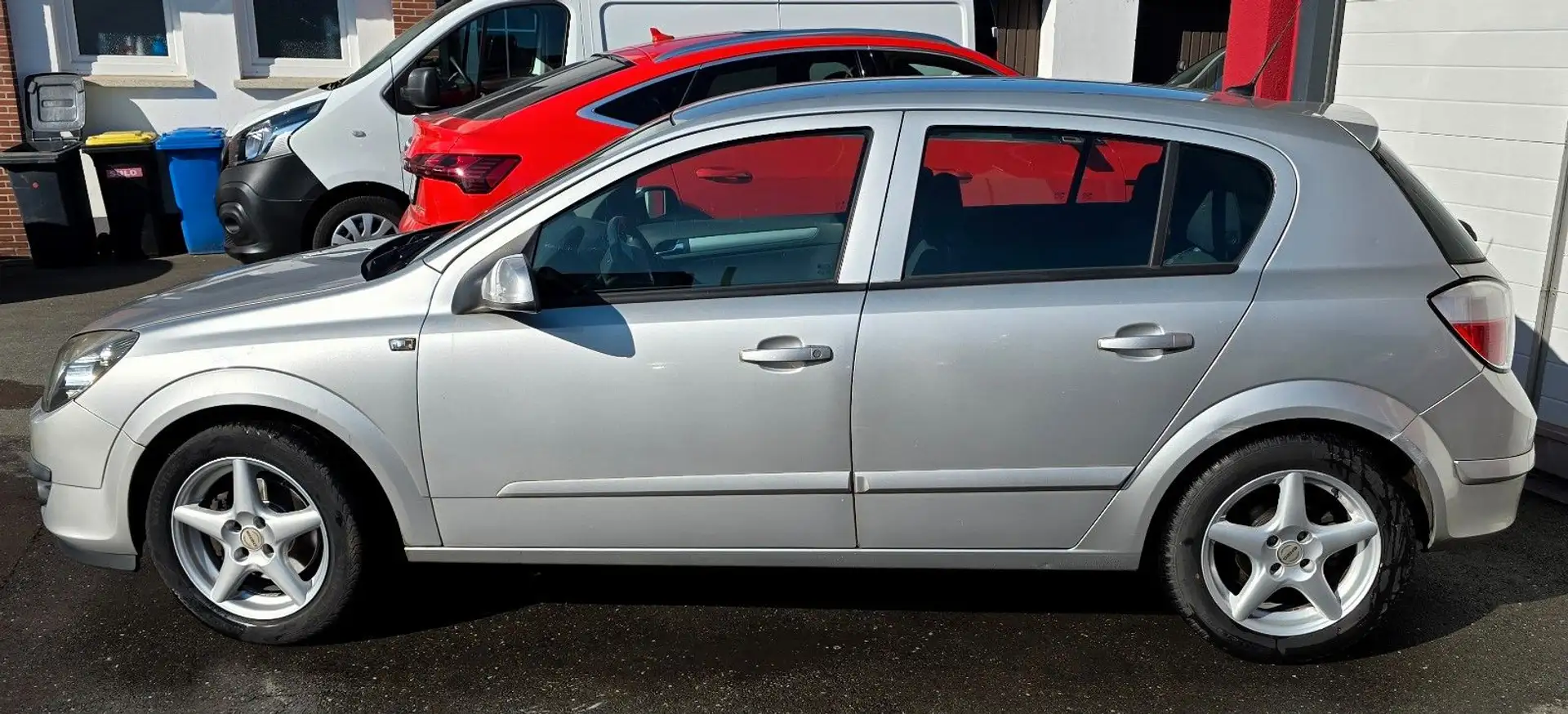 Opel Astra H Lim. Edition Plus Silber - 2