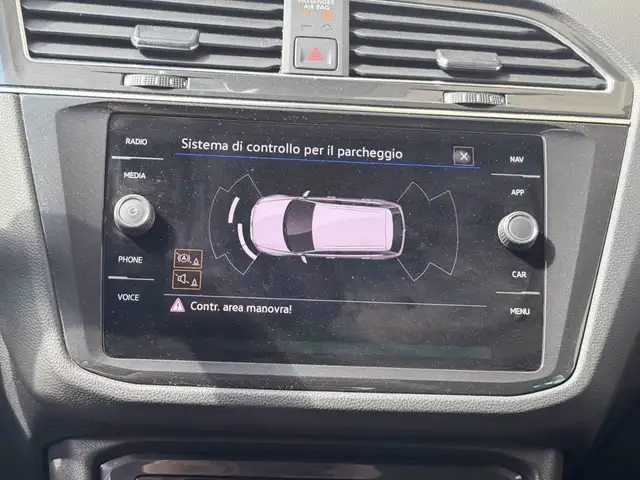 Volkswagen Tiguan view 24