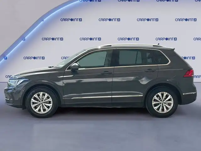 Volkswagen Tiguan view 4