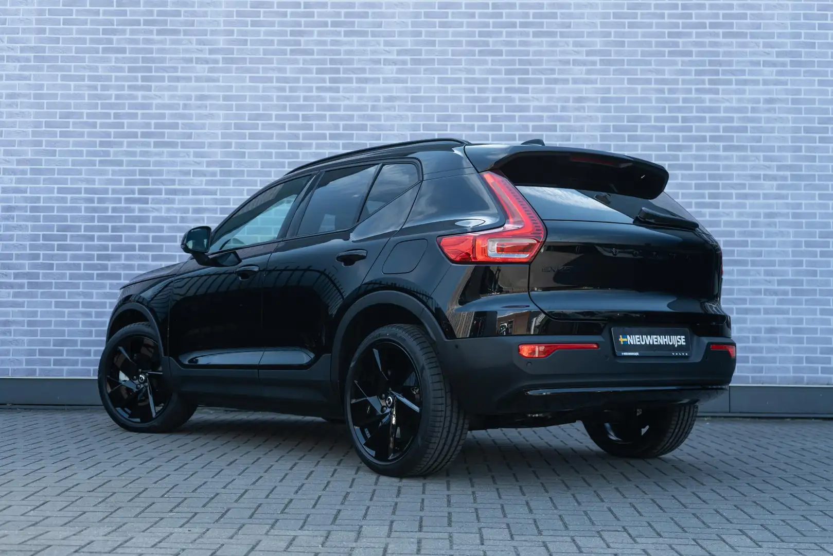 Volvo EX40 Black Edition Ultra Single Motor Extended Range | Negru - 2