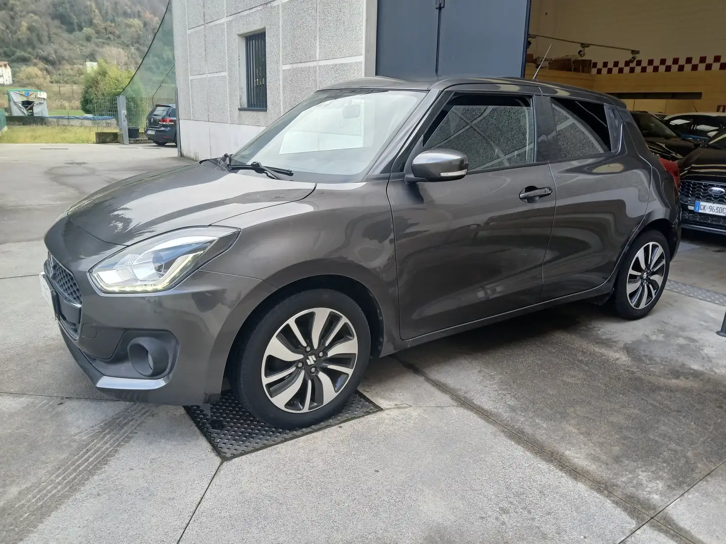 Suzuki Swift Swift VI 2019 1.2h Top 2wd my19 HYBRID Grigio - 1