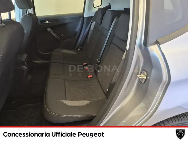 Peugeot 2008 view 8