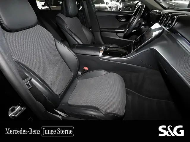 Mercedes-Benz C-Class view 5
