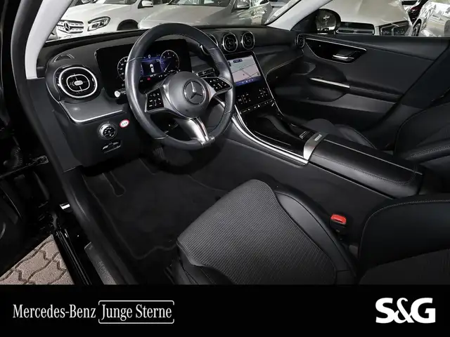 Mercedes-Benz C-Class view 9
