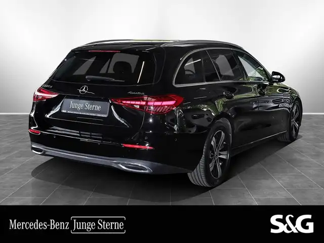 Mercedes-Benz C-Class view 3