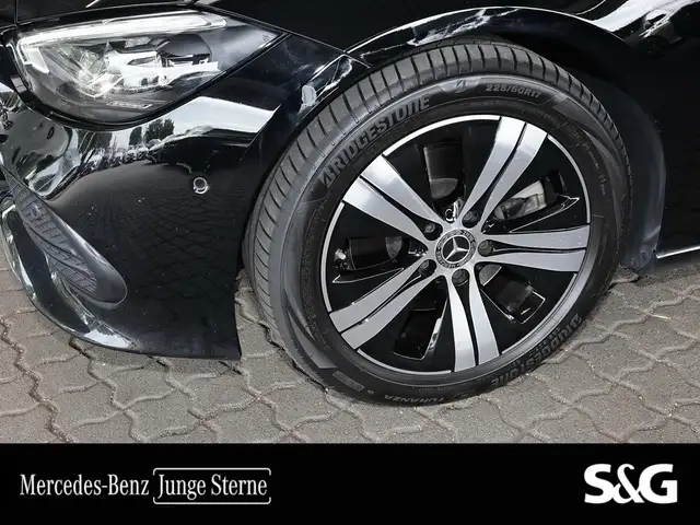 Mercedes-Benz C-Class view 4
