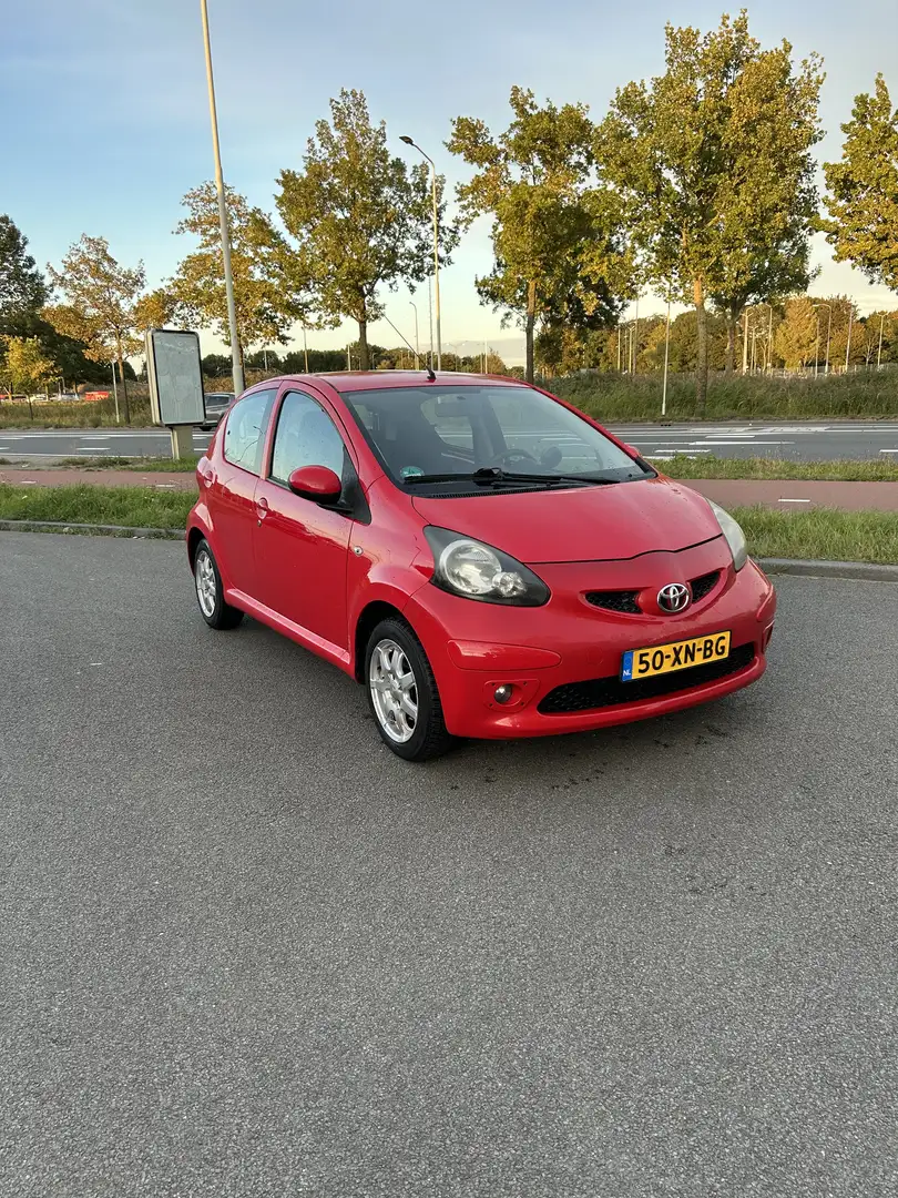 Toyota Aygo 1.0-12V Sport Rood - 1