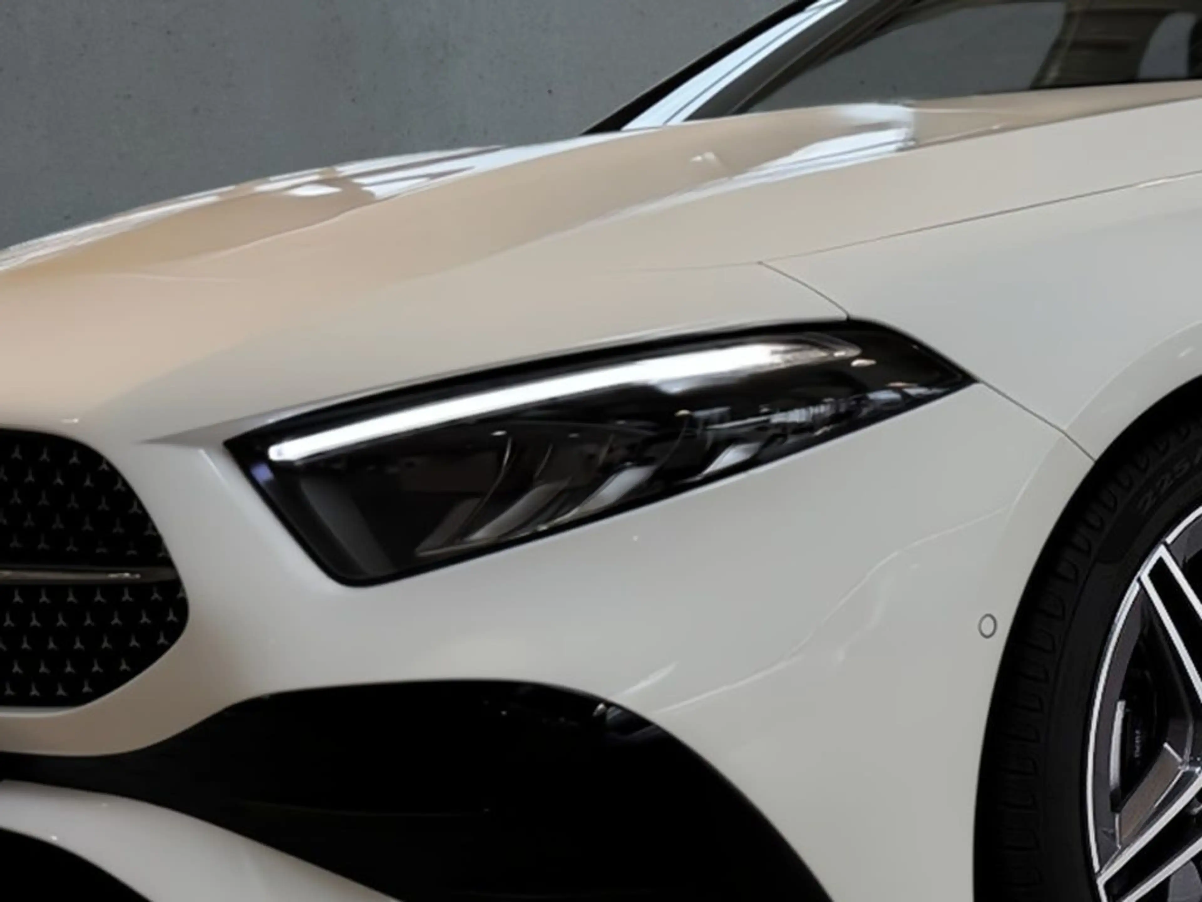 Mercedes-Benz A 200 AMG+PANO+AMBIENETE+KEYLESS+TOTW.+CARPLAY — photo 2