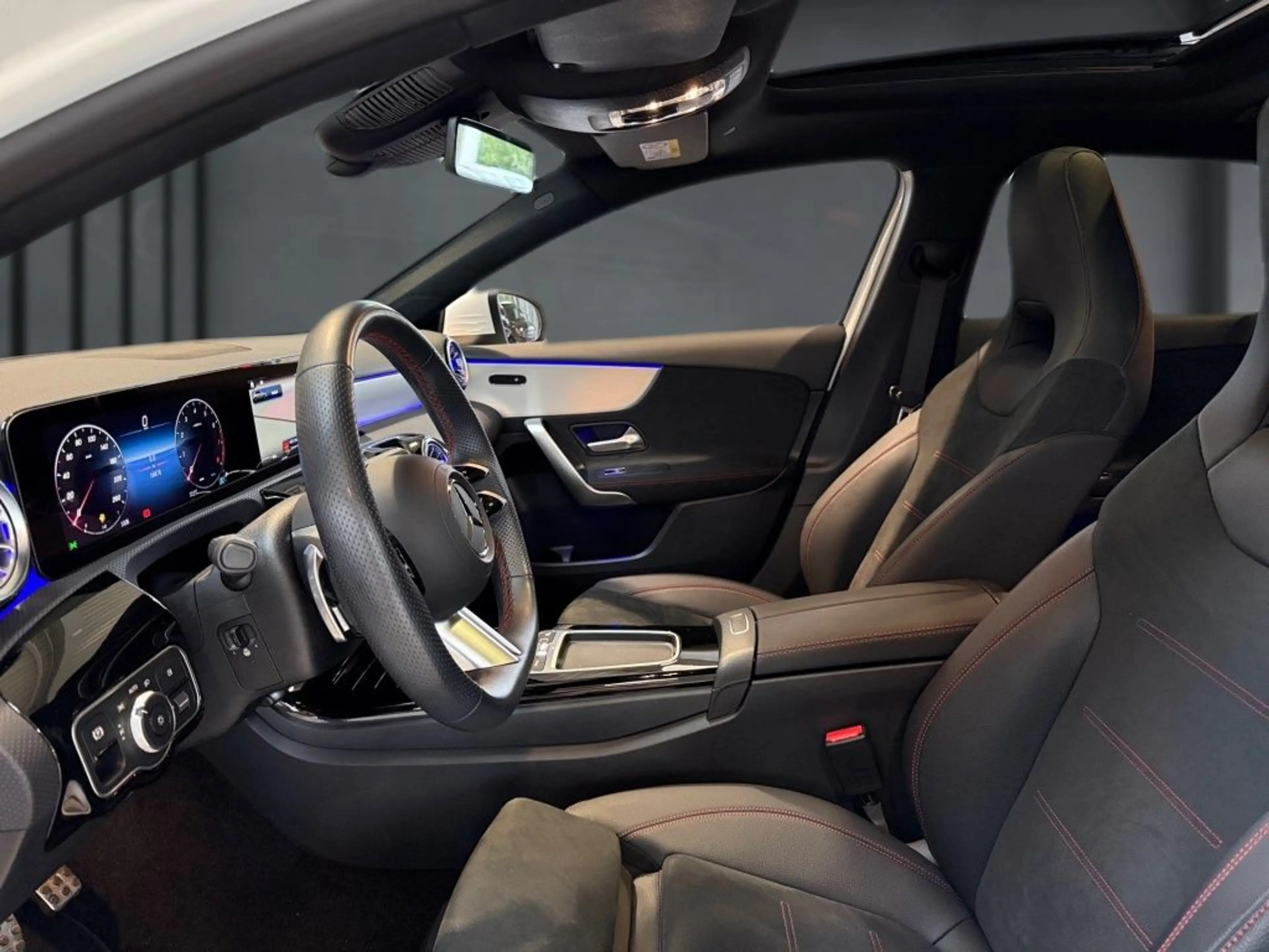 Mercedes-Benz A 200 AMG+PANO+AMBIENETE+KEYLESS+TOTW.+CARPLAY — photo 6