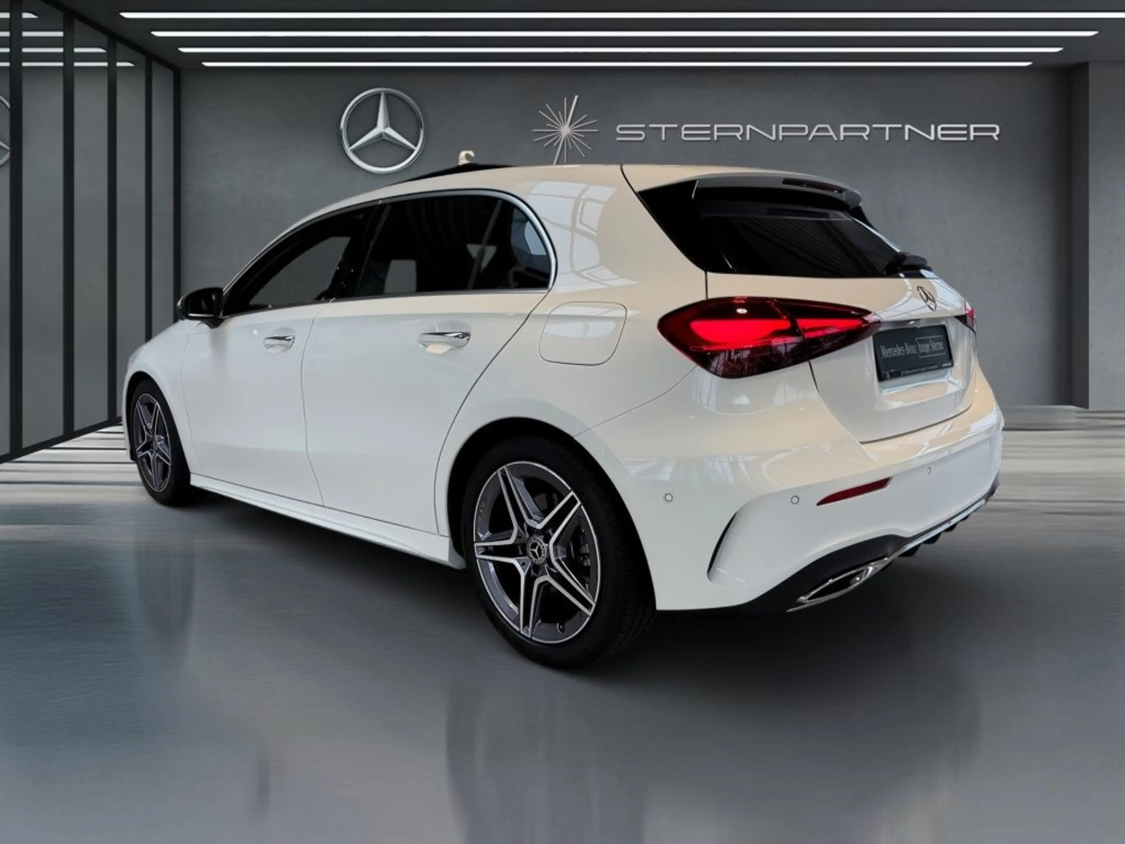 Mercedes-Benz A 200 AMG+PANO+AMBIENETE+KEYLESS+TOTW.+CARPLAY — photo 8