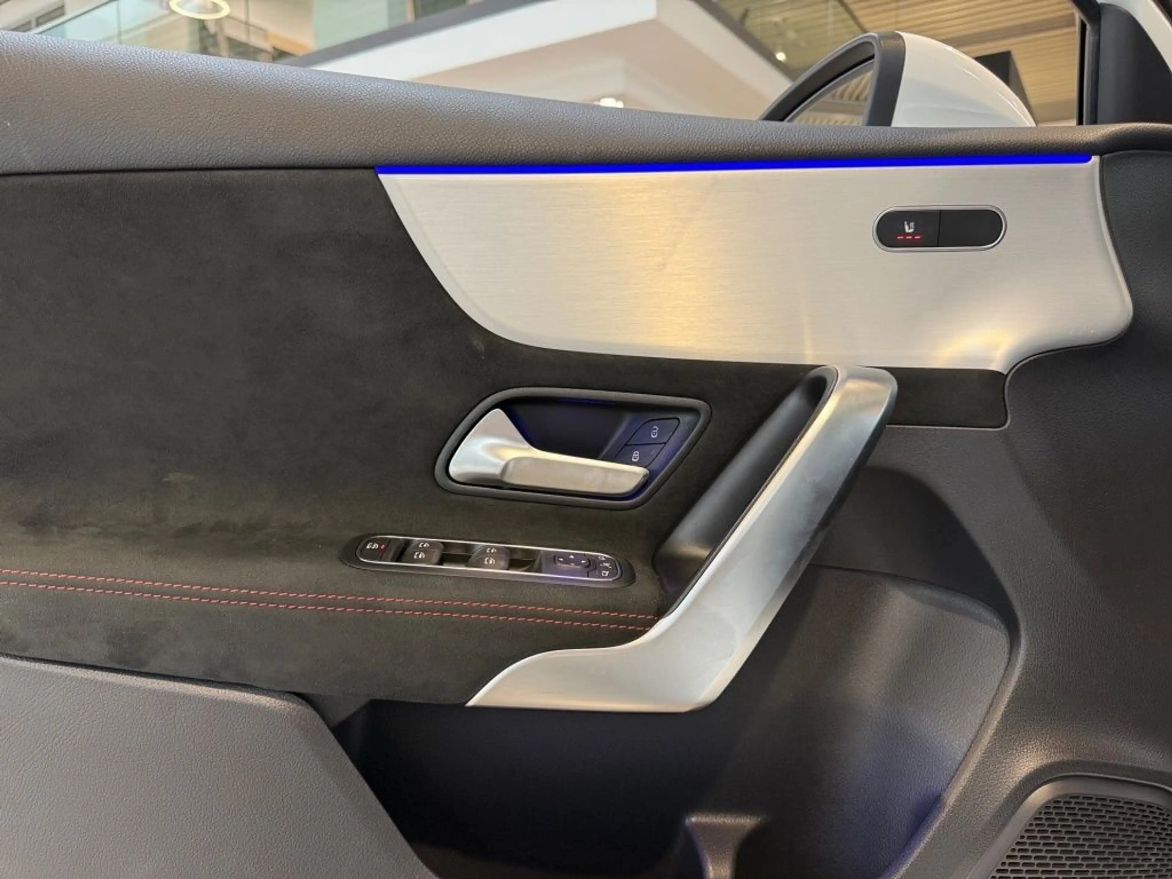 Mercedes-Benz A 200 AMG+PANO+AMBIENETE+KEYLESS+TOTW.+CARPLAY — photo 5