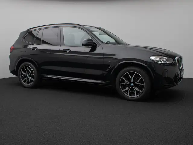BMW X3 view 4