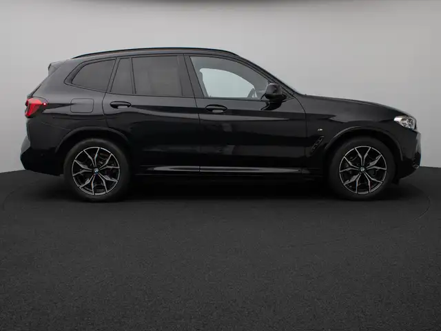 BMW X3 view 5