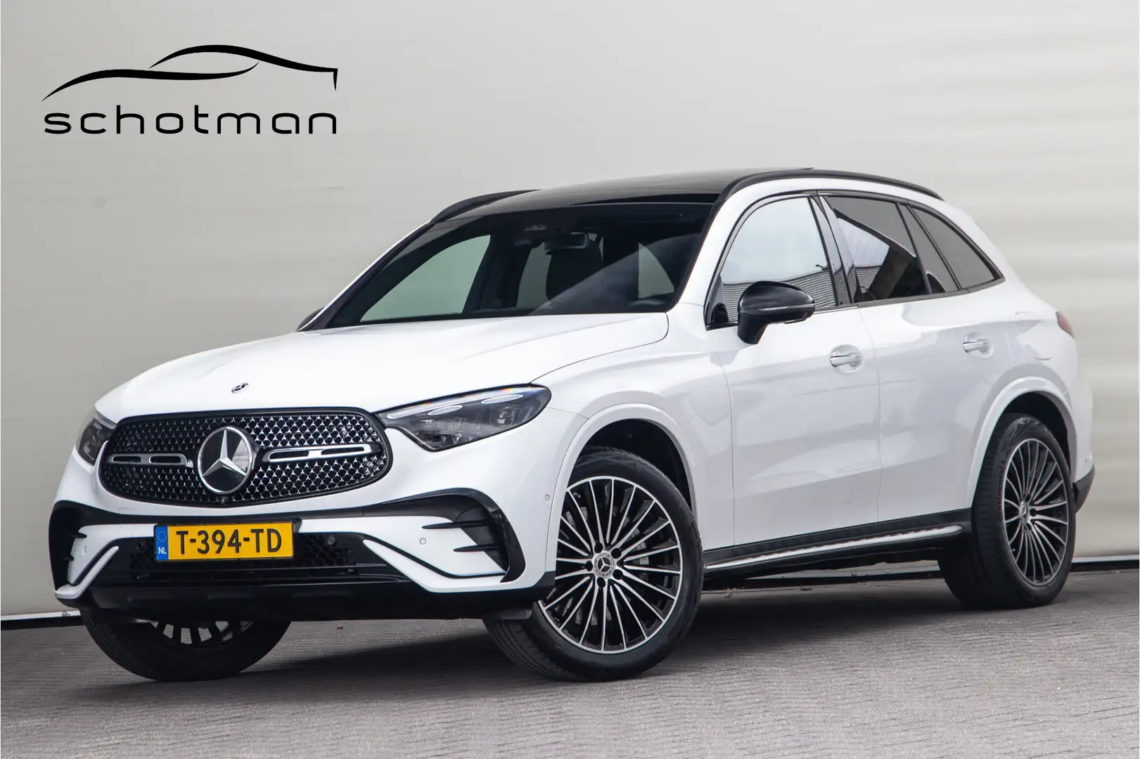 Mercedes-Benz GLC 300 300e 4MATIC AMG Premium Plus, Pano, Massage, Burme Wit - 1