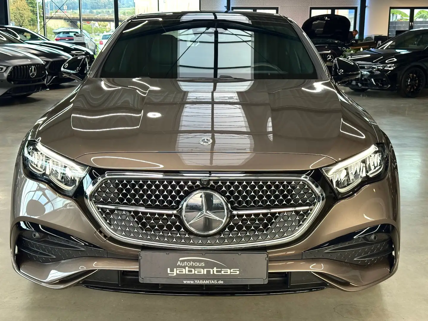 Mercedes-Benz E 300 e AMG Night Pano Kamera Display-High KEYLESS-GO DI Braun - 2