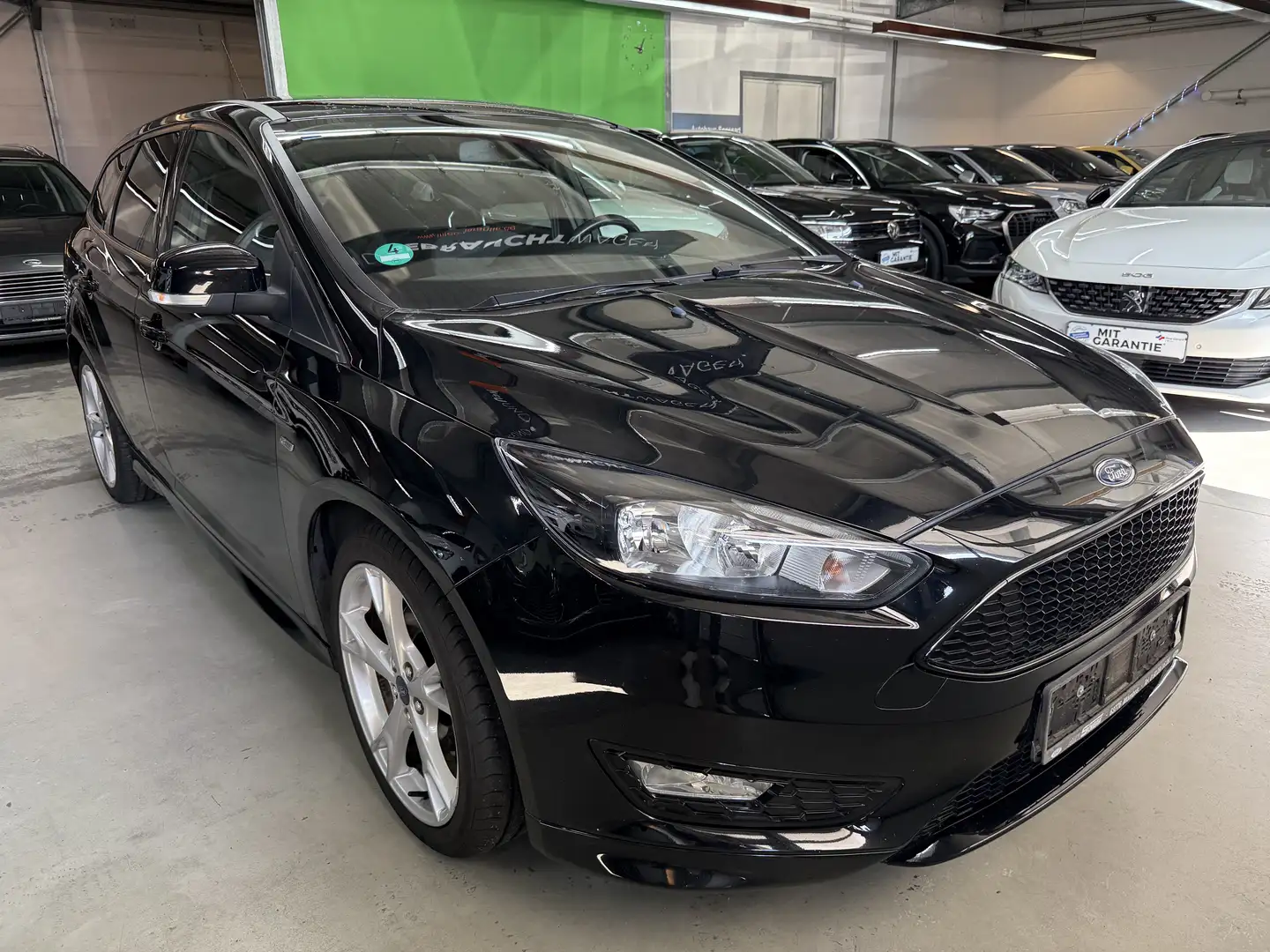 Ford Focus ST-Line Schwarz - 1