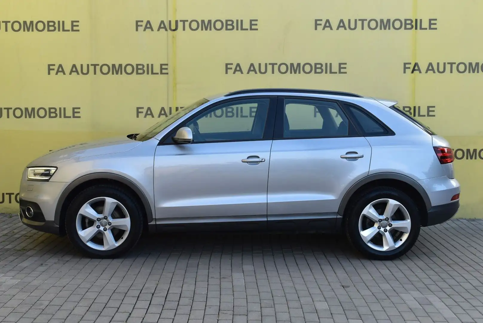 Audi Q3 2.0 TFSI quattro/KLIMA/ALLRAD/BOSE/PDC/XENON/ Silber - 2