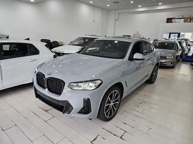 BMW X4 view 4