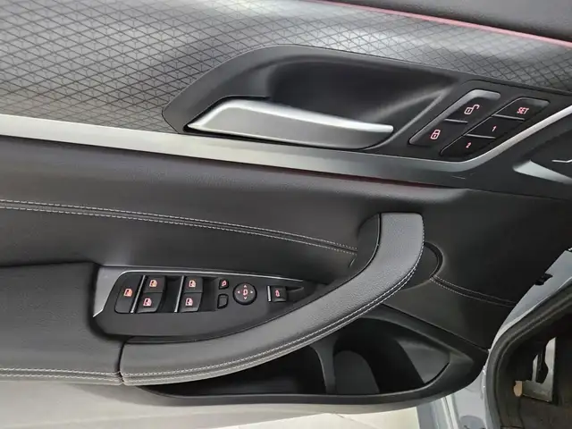 BMW X4 view 12