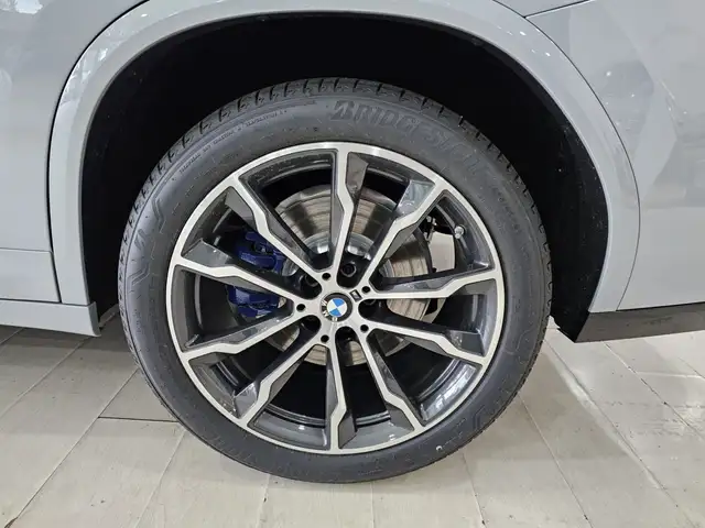 BMW X4 view 8
