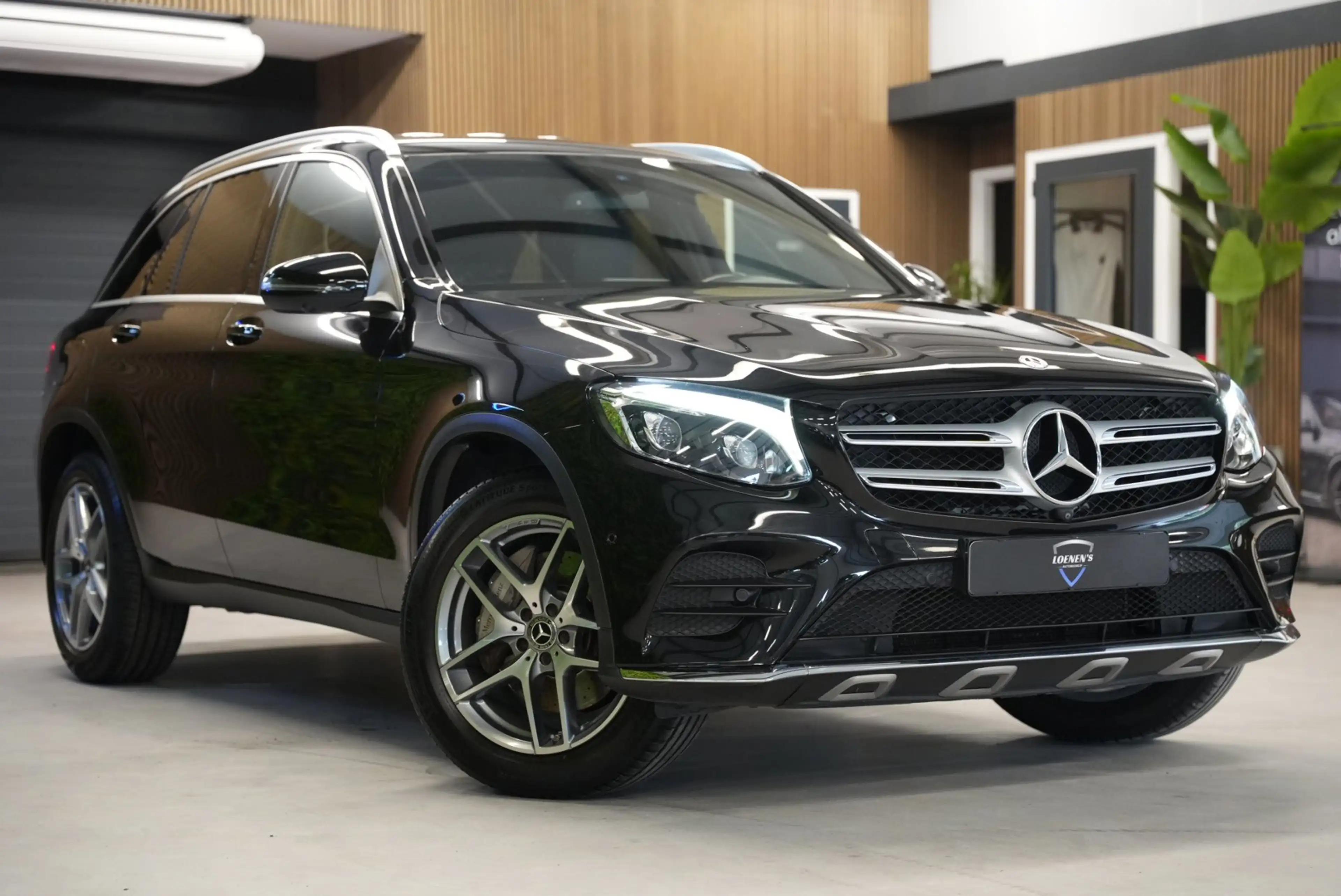 Mercedes-Benz GLC 250 4MATIC AMG / Luchtvering / Trekhaak / 360 Camera / — photo 5