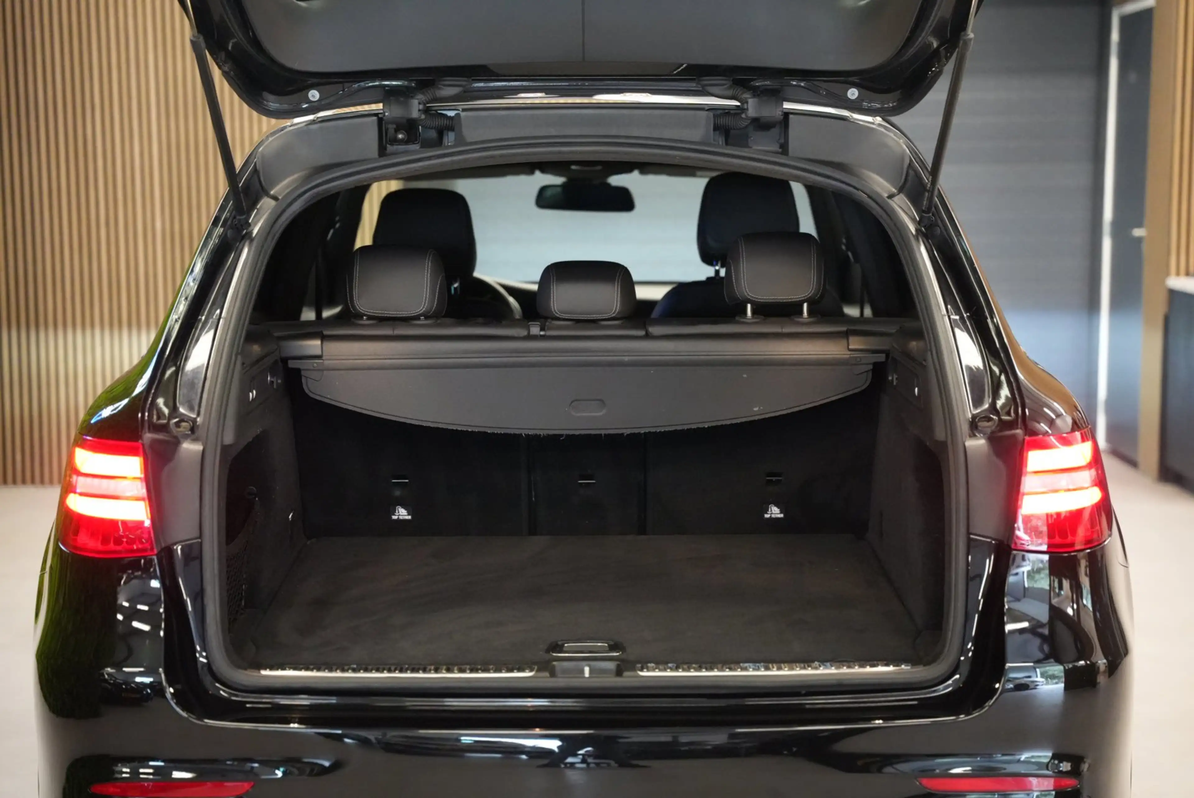 Mercedes-Benz GLC 250 4MATIC AMG / Luchtvering / Trekhaak / 360 Camera / — photo 10