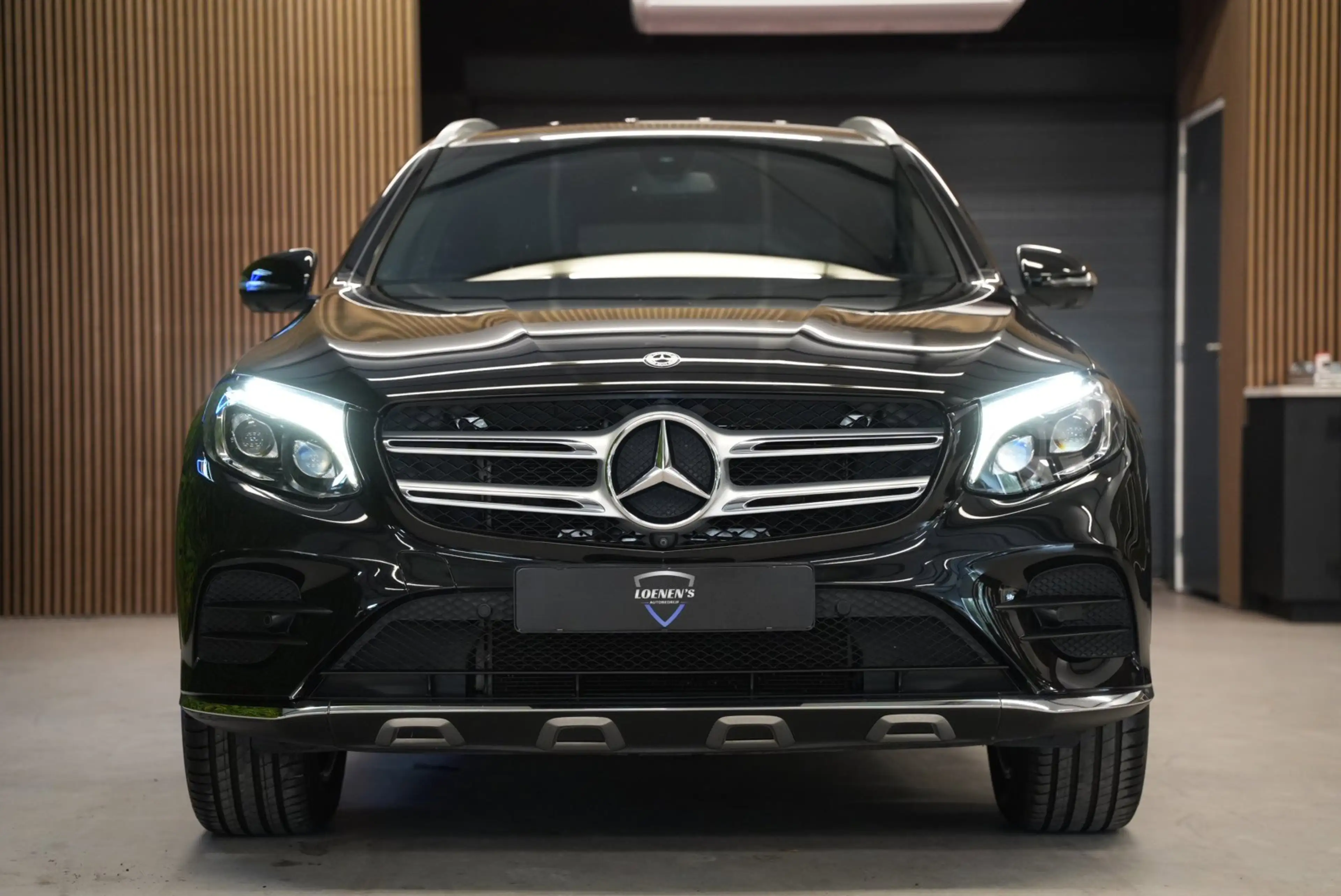 Mercedes-Benz GLC 250 4MATIC AMG / Luchtvering / Trekhaak / 360 Camera / — photo 11