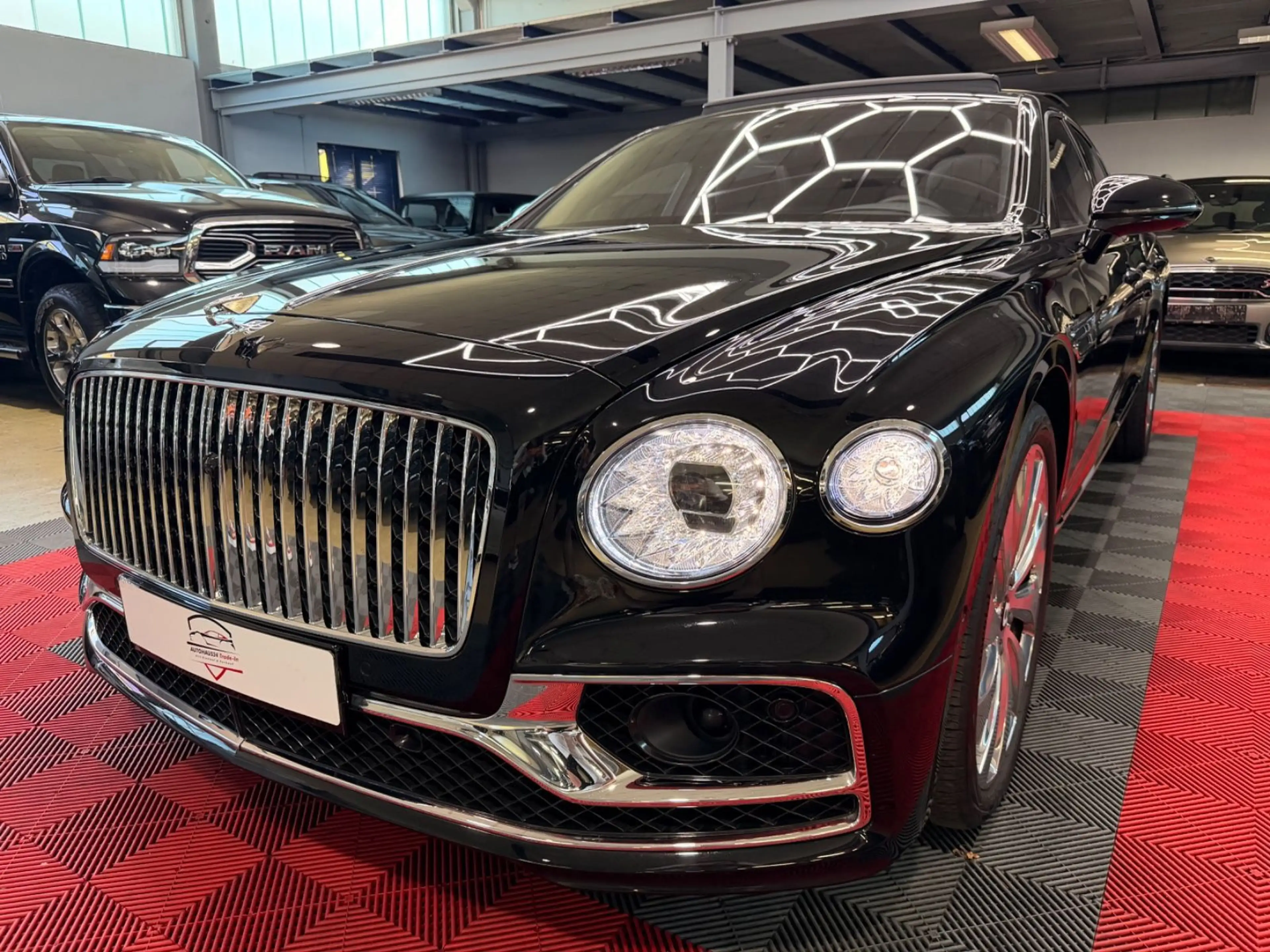 Bentley Flying Spur 6.0 W12 Mulliner First Edition Pano — photo 3