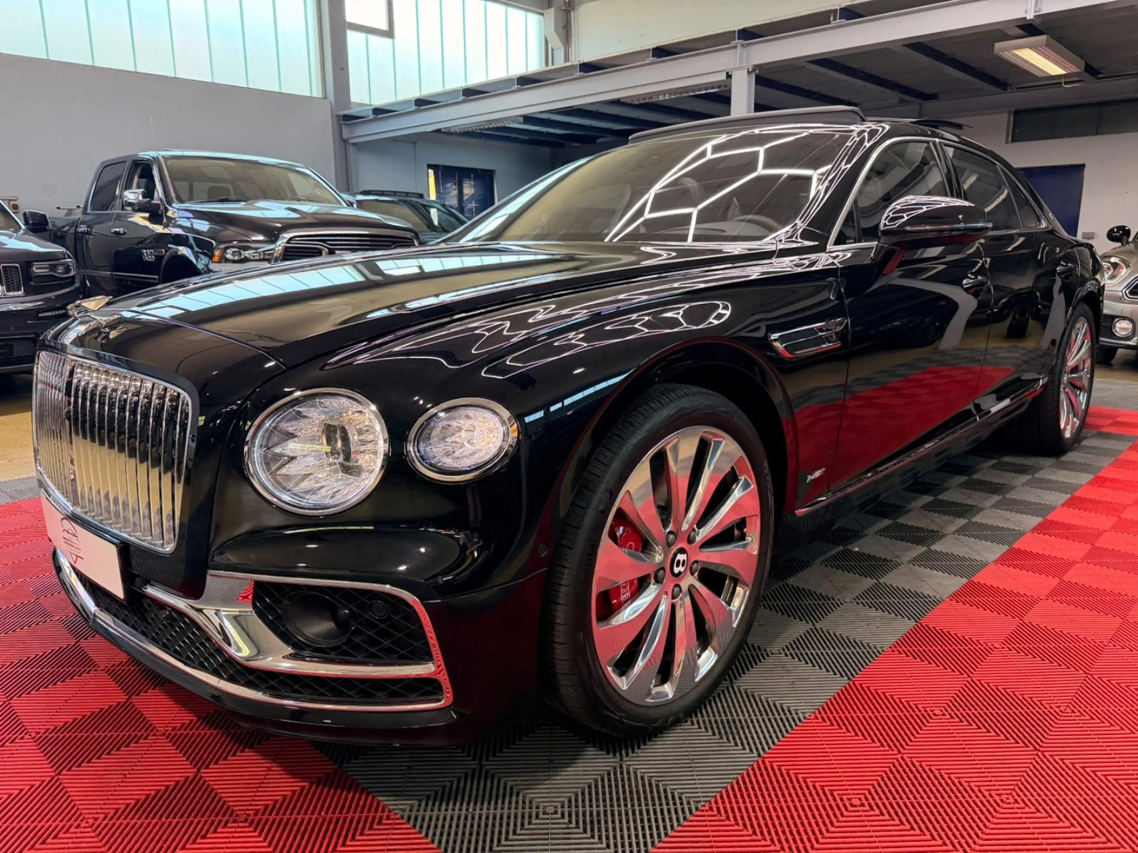 Bentley Flying Spur 6.0 W12 Mulliner First Edition Pano — photo 5