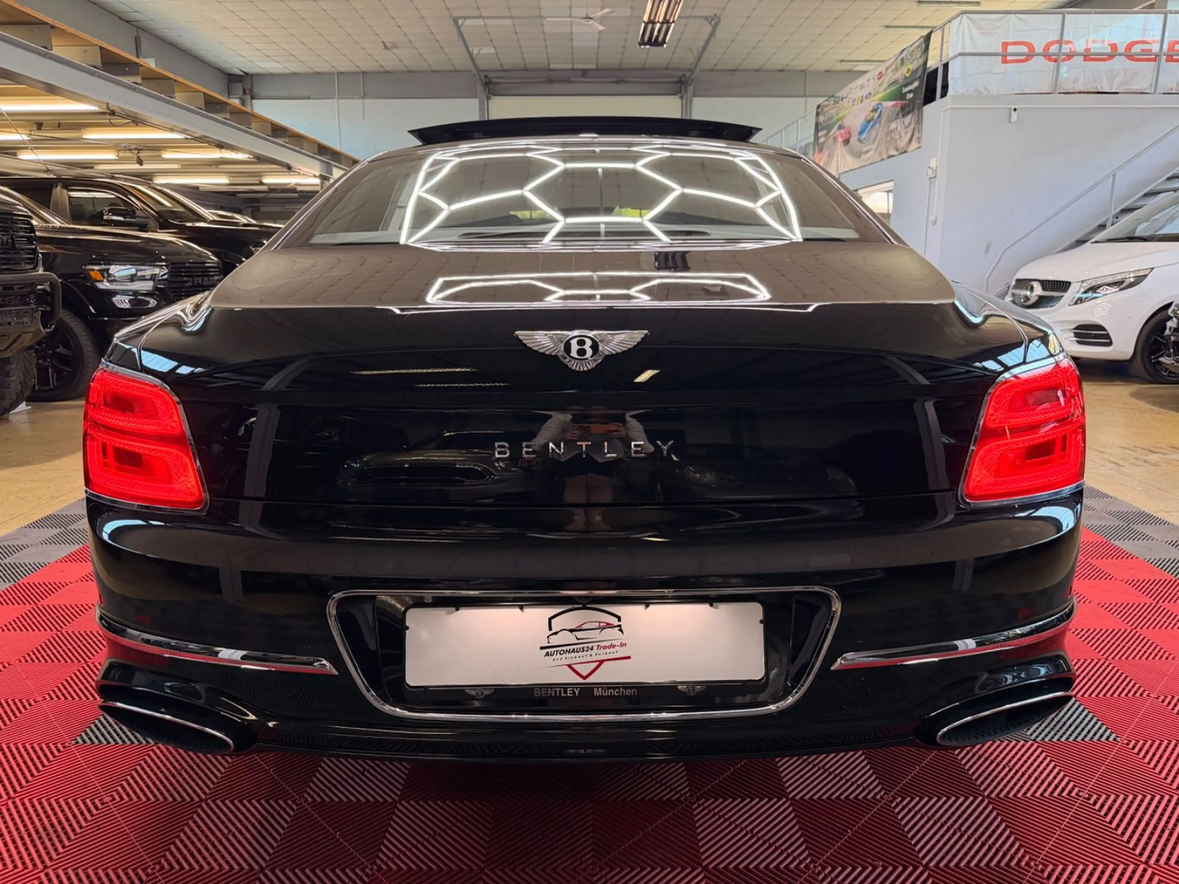 Bentley Flying Spur 6.0 W12 Mulliner First Edition Pano — photo 11