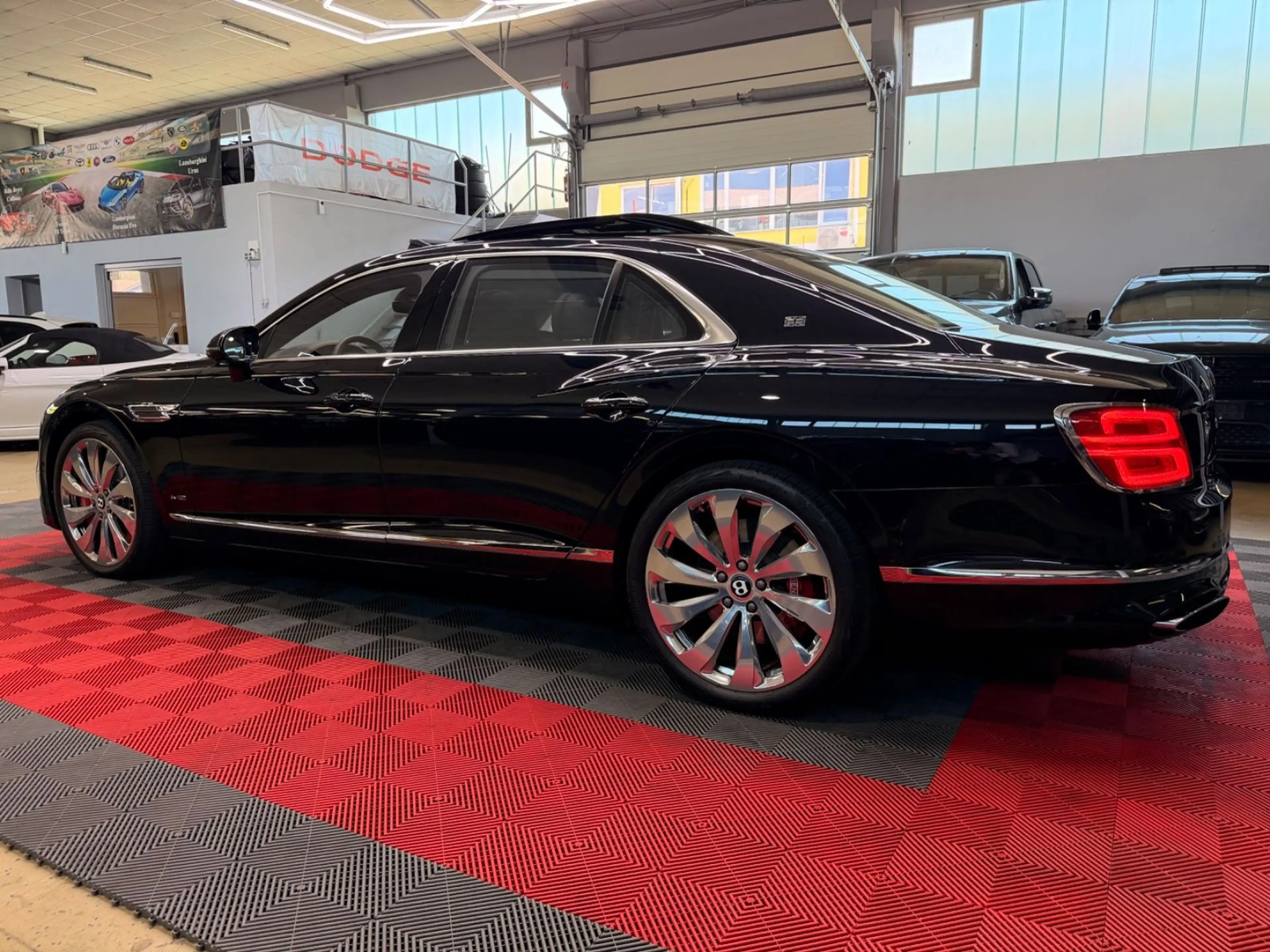 Bentley Flying Spur 6.0 W12 Mulliner First Edition Pano — photo 9