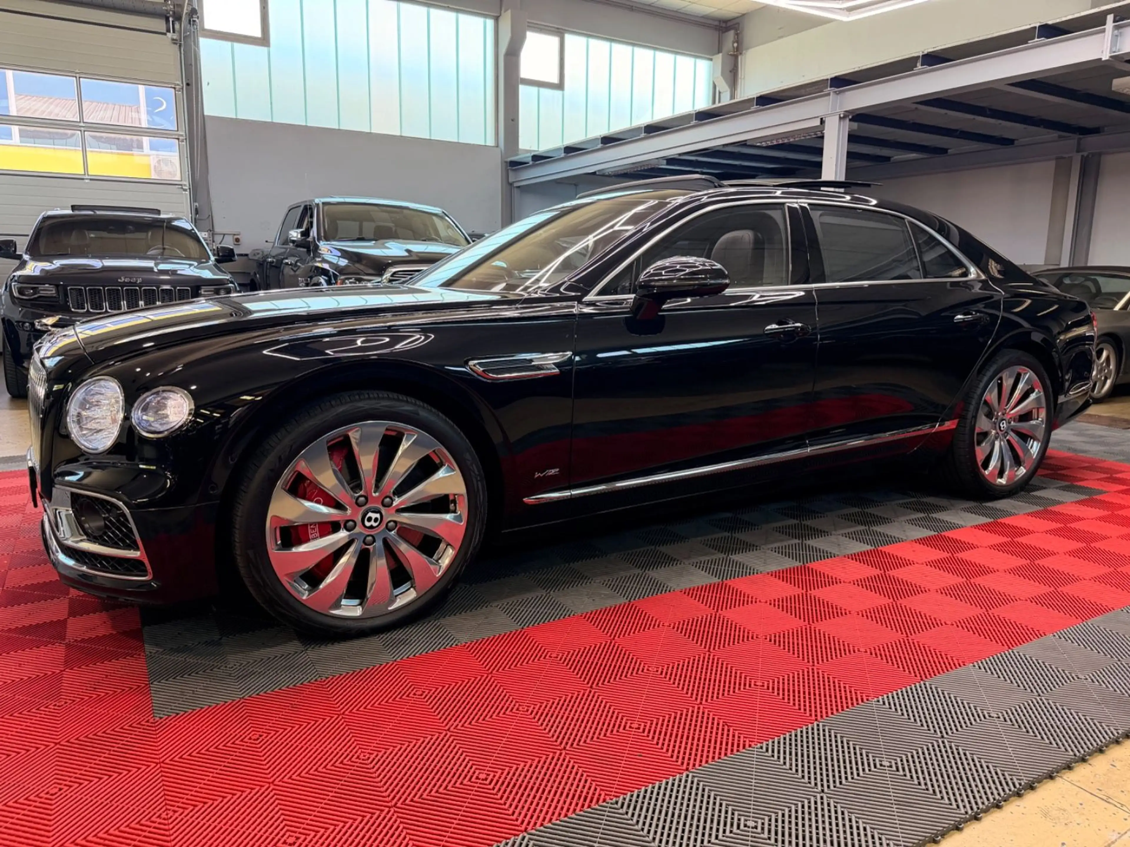 Bentley Flying Spur 6.0 W12 Mulliner First Edition Pano — photo 4
