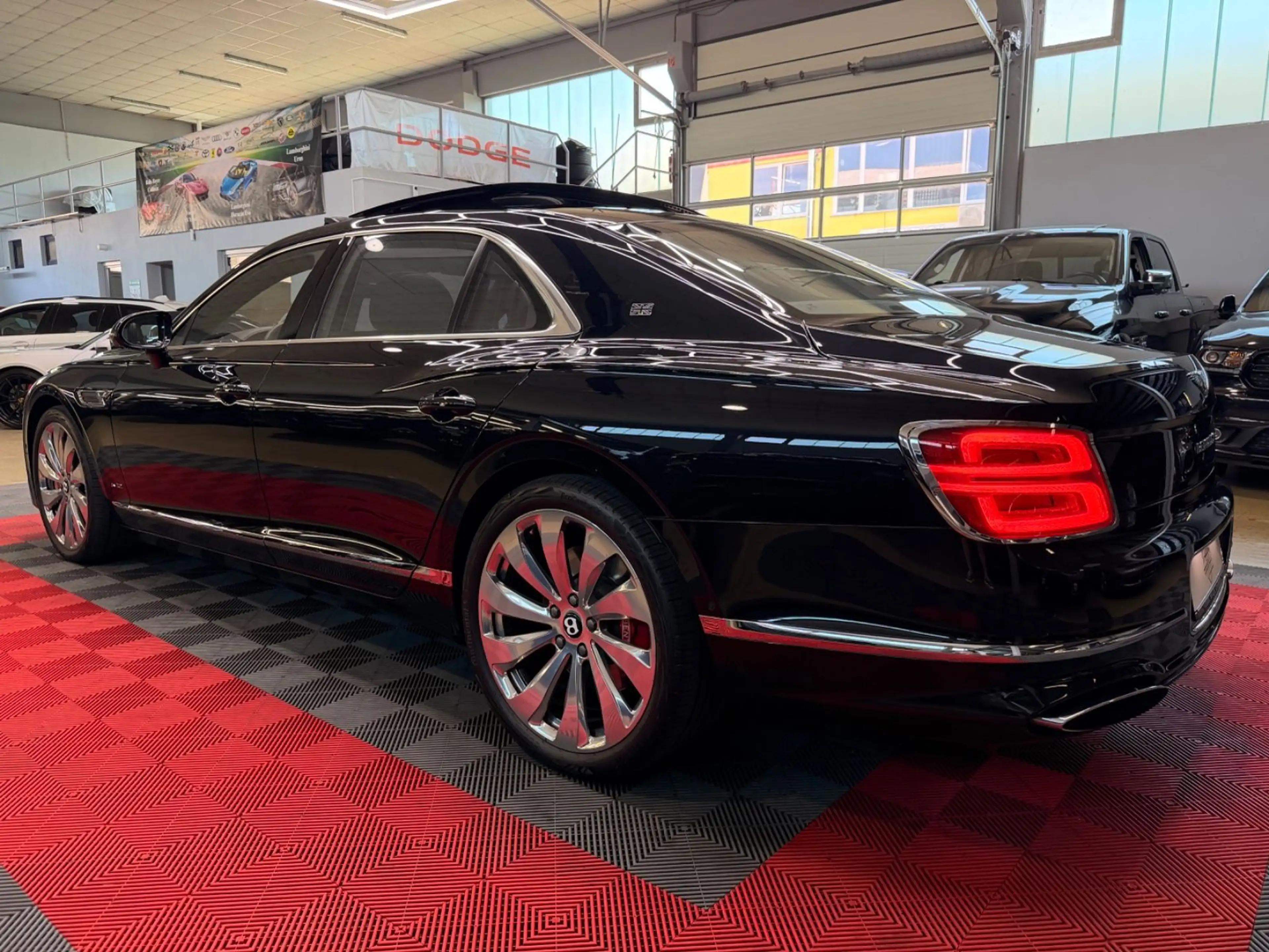 Bentley Flying Spur 6.0 W12 Mulliner First Edition Pano — photo 8