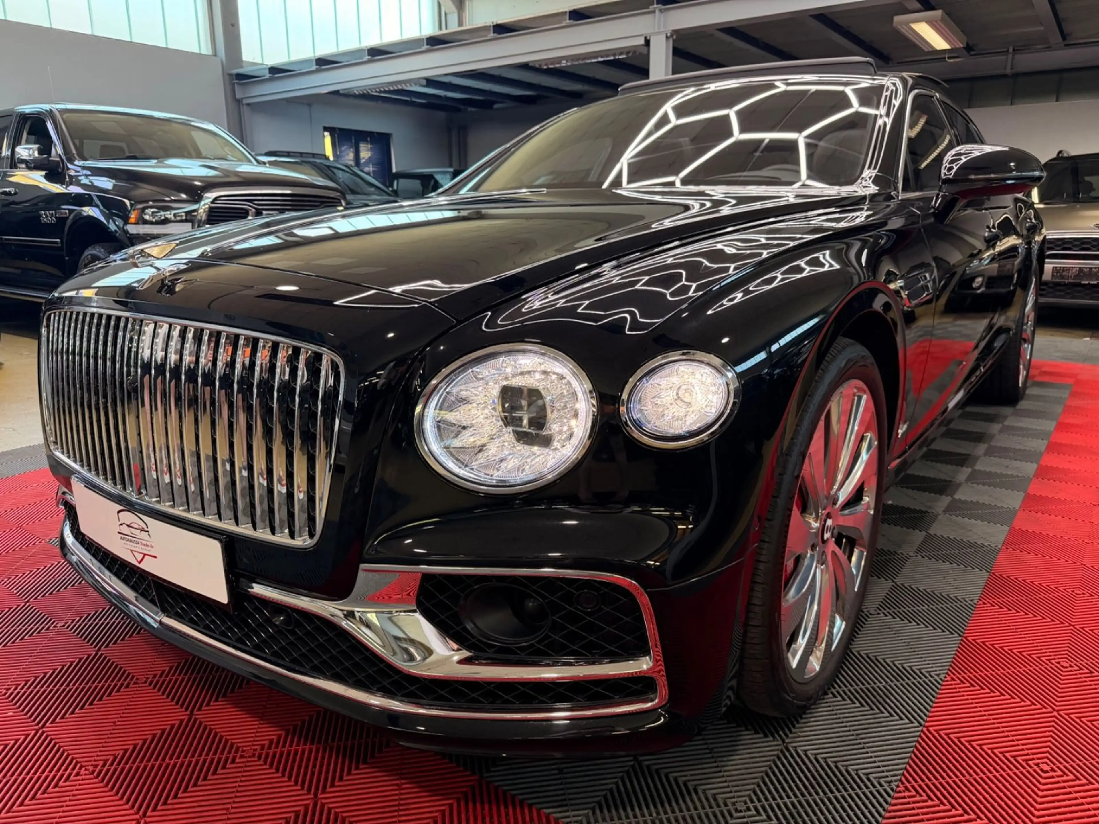 Bentley Flying Spur 6.0 W12 Mulliner First Edition Pano — photo 6