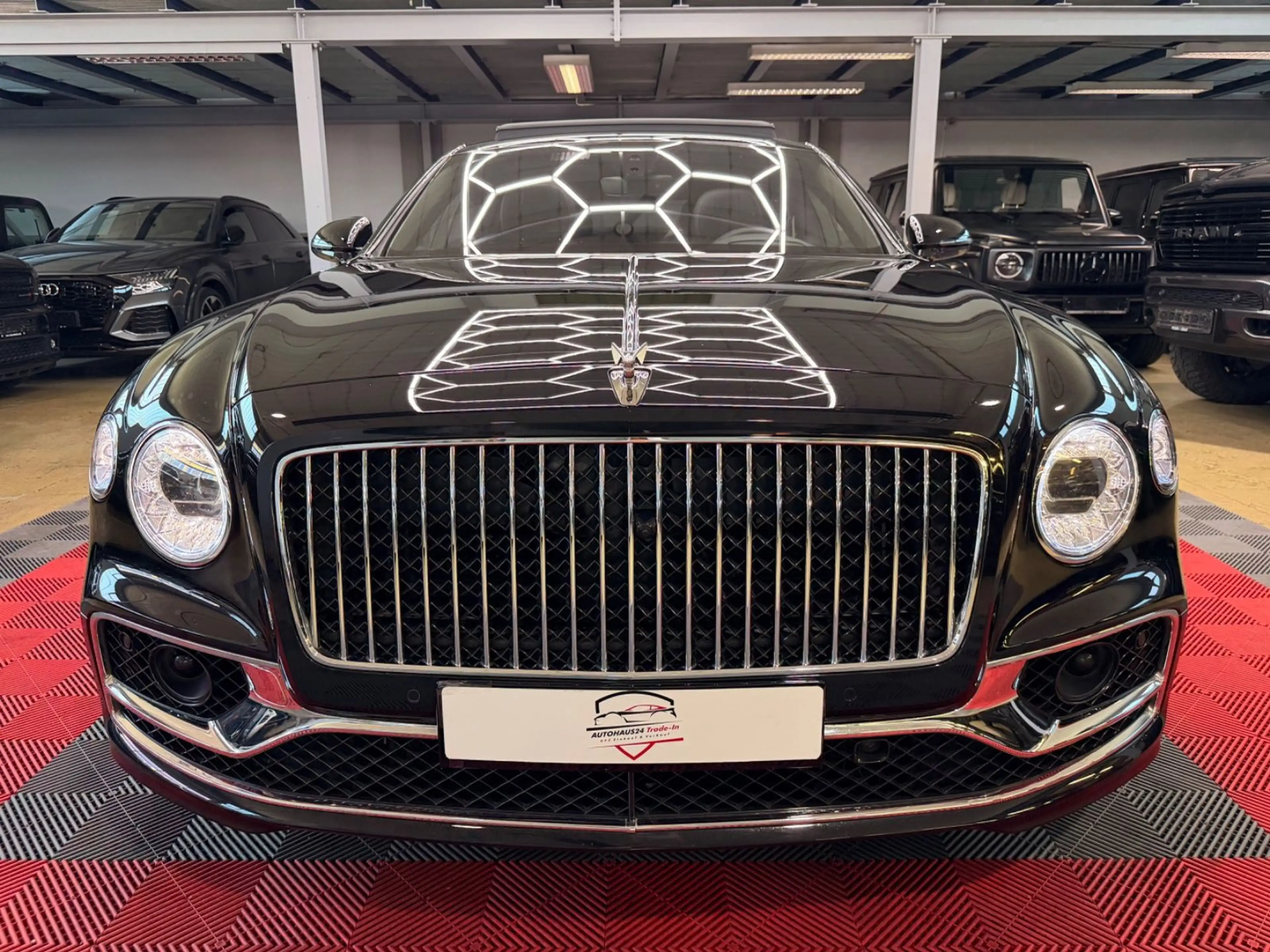Bentley Flying Spur 6.0 W12 Mulliner First Edition Pano — photo 2
