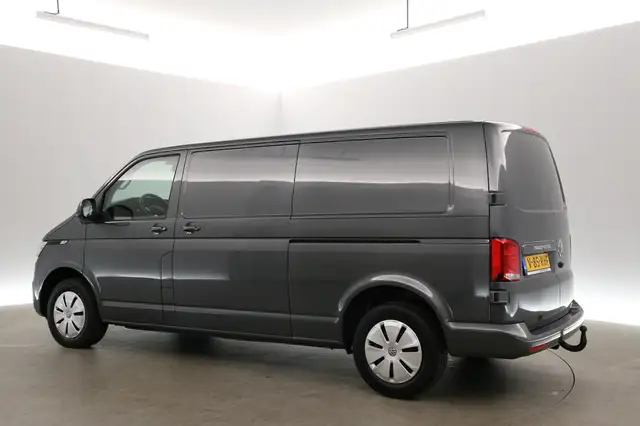 Volkswagen Transporter view 4