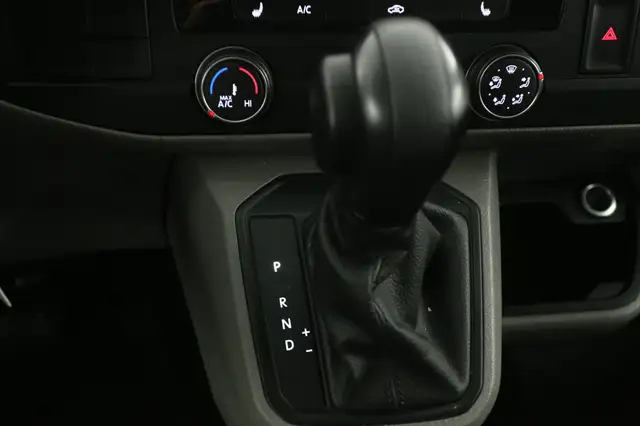 Volkswagen Transporter view 17