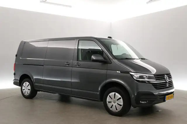 Volkswagen Transporter view 6