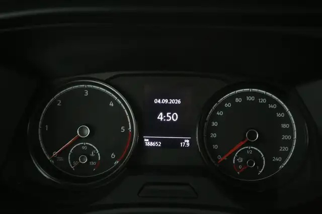 Volkswagen Transporter view 13