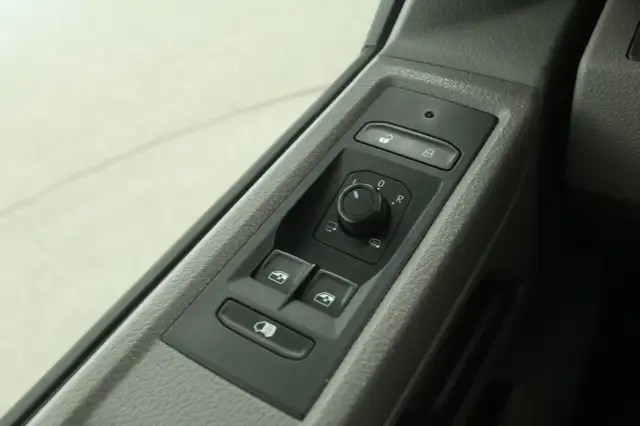 Volkswagen Transporter view 21