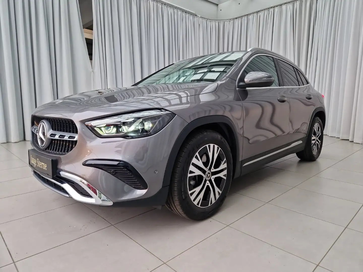 Mercedes-Benz GLA 200 d Progressive Winterp. Grijs - 2